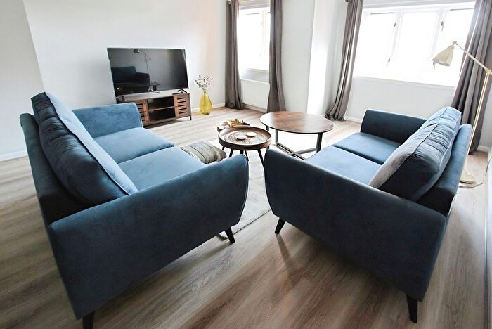 3 Bedroom Flat To Rent In Learmonth Avenue, Edinburgh, EH4