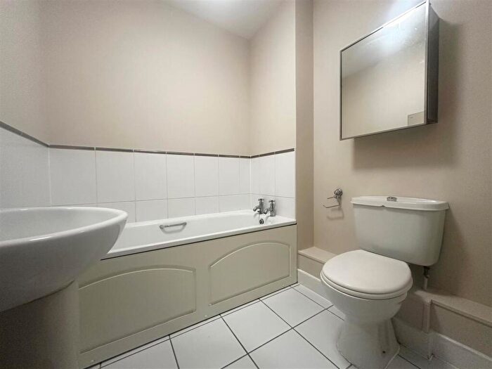 2 Bedroom Flat To Rent In Clarence Row, Gravesend, DA12