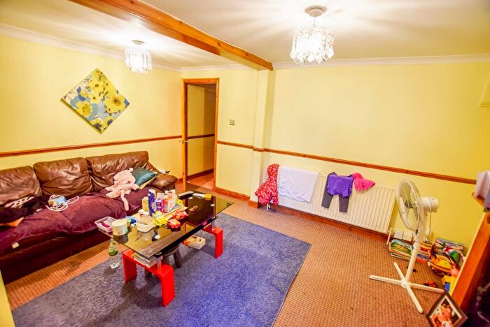 2 Bedroom Flat For Sale In Eglinton Hill, Shooters Hill, London, SE18