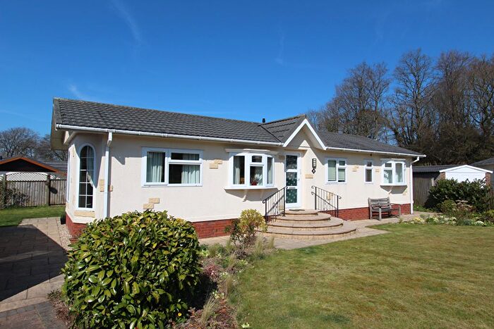 2 Bedroom Mobile/park Home For Sale In Willow View Park, Whimple, EX5