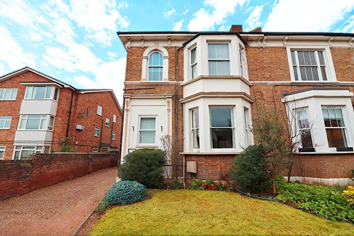 2 Bedroom Flat To Rent In Adelaide Road, Surbiton, KT6