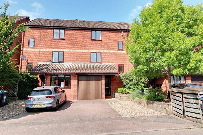 3 Bedroom House For Sale In Brook Lane, Berkhamsted, Hertfordshire, HP4