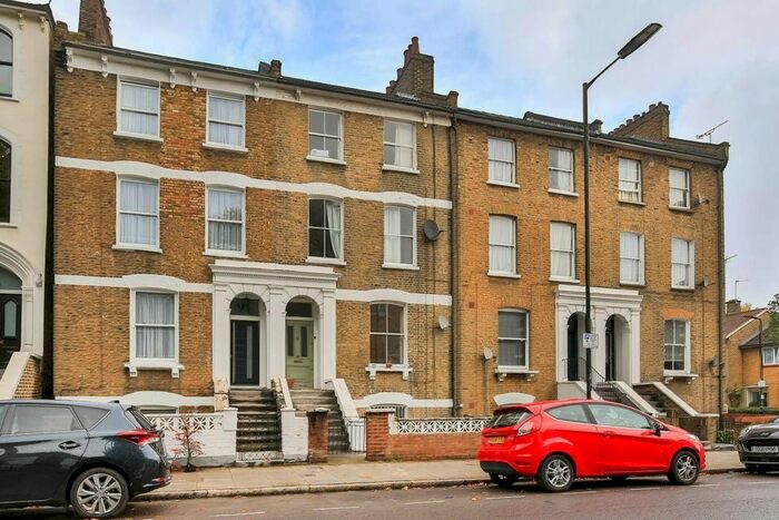 3 Bedroom Flat To Rent In Sandringham Road, London, E8