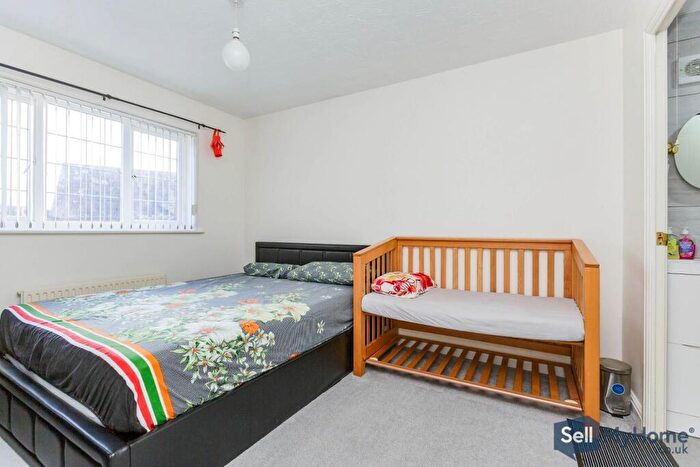 3 Bedroom Detached House For Sale In Orsett Close, Leicester, LE5