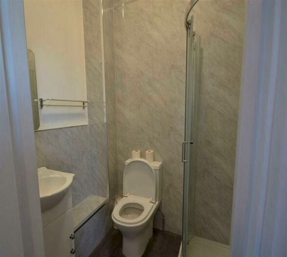 Studio To Rent In Kilburn High Road, London, NW6