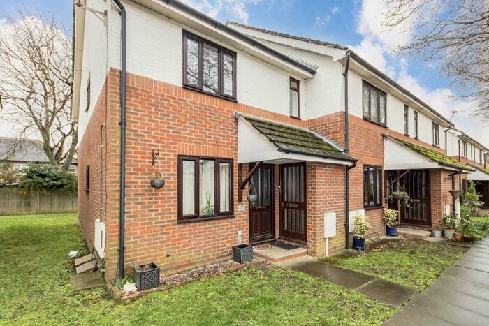 1 Bedroom Flat To Rent In Melford Close, Chessington, KT9