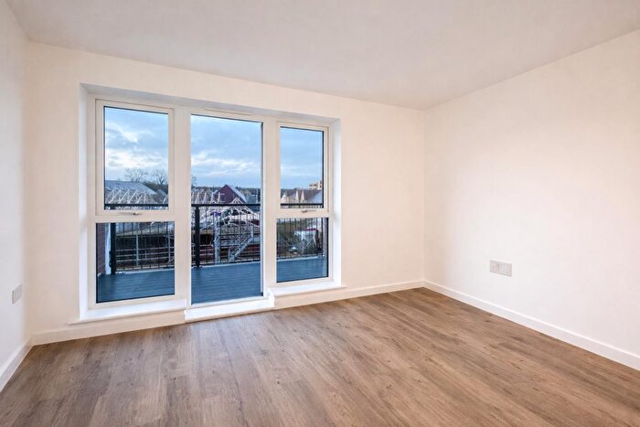 2 Bedroom Apartment For Sale In Thimble Crescent, Wallington, SM6