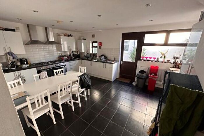 7 Bedroom Terraced House To Rent In Thesiger Street Cardiff, CF24