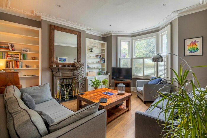 2 Bedroom Flat To Rent In Fulham Palace Road, Fulham, SW6