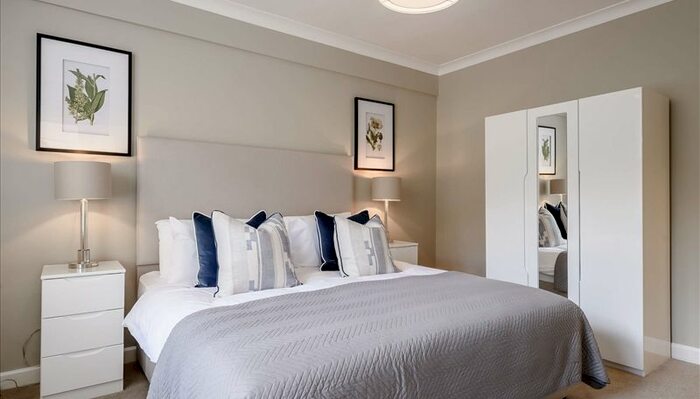 1 Bedroom Flat To Rent In Hill Street, London, W1J