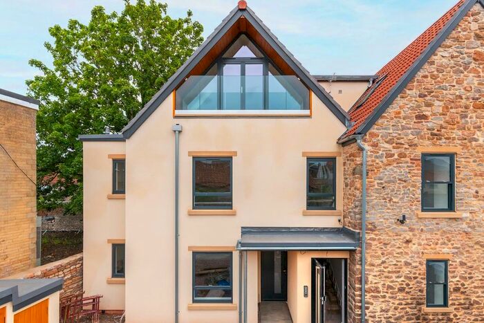 1 Bedroom Flat For Sale In Quaker Lane, Thornbury, Bristol, BS35