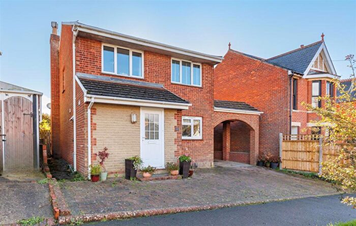 4 Bedroom Detached House For Sale In Gurnard, Isle Of Wight, PO31