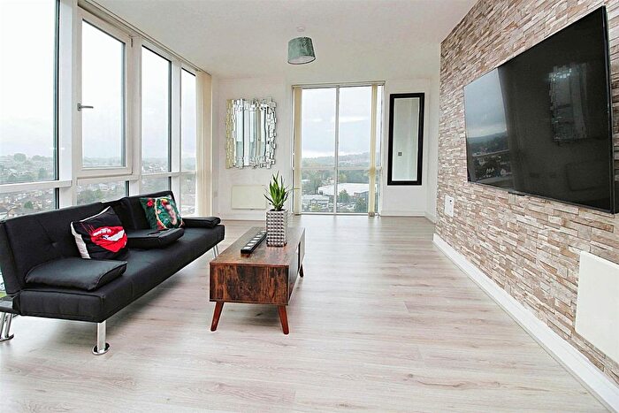 2 Bedroom Flat To Rent In Cotterells, Hemel Hempstead, HP1
