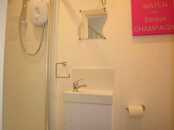 5 Bedroom House To Rent In Bedroom Detached House In Winton, BH9