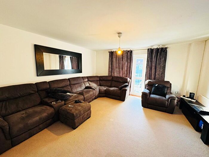 5 Bedroom Town House To Rent In De-Havilland Road, Queensbury, HA8