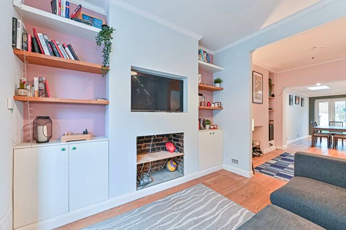 4 Bedroom Property To Rent In Branksome Road, Brixton, London, SW2