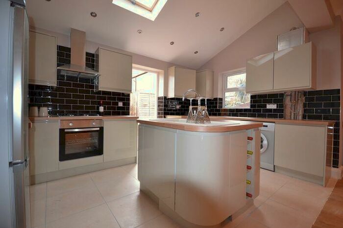 4 Bedroom Terraced House To Rent In Four Bedrooms House For Rent - Renness Road, Walthamstow, E17