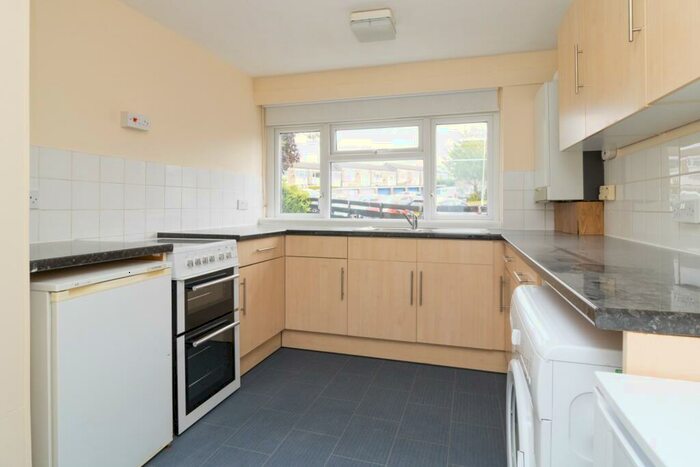 3 Bedroom Apartment To Rent In Beecroft Close, Canterbury, CT2