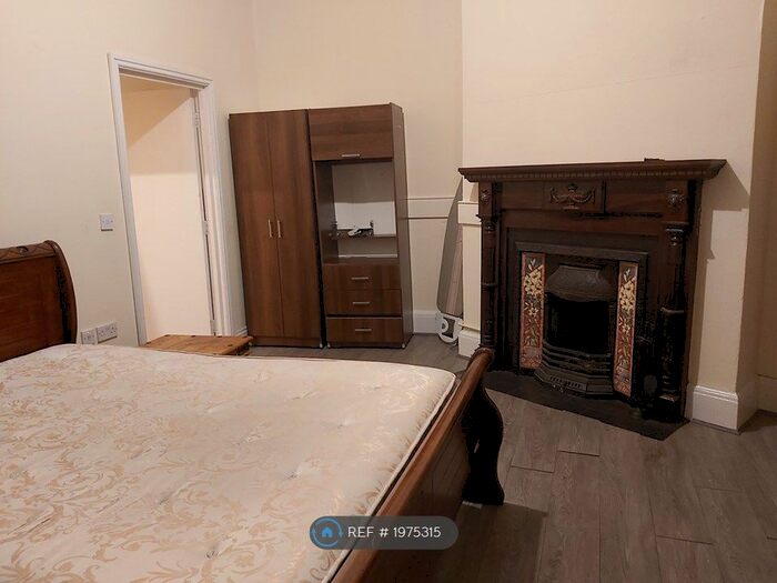 2 Bedroom Flat To Rent In Coventry Road, Digbeth, Birmingham, B10