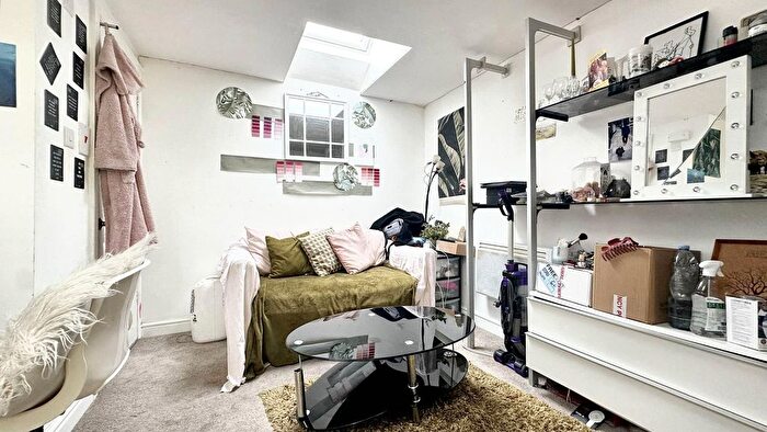1 Bedroom Flat To Rent In Hill Street, Totterdown, Bristol, BS3