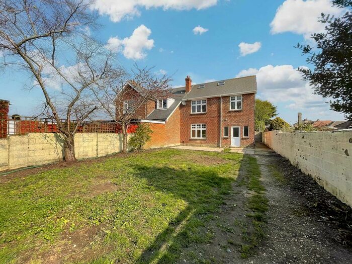 4 Bedroom Semi-Detached House To Rent In Columbia Trees Lane, Bournemouth, BH10