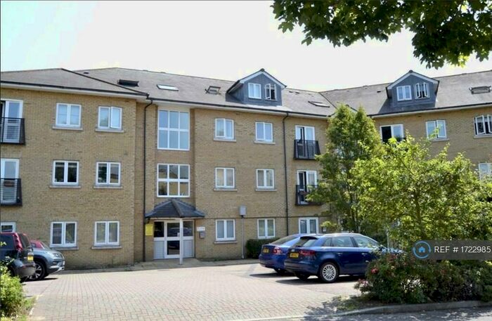 2 Bedroom Flat To Rent In Clarendon Way, Colchester, CO1