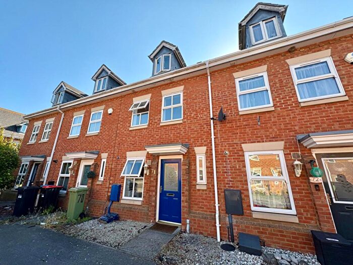 3 Bedroom Town House To Rent In Oriel Close, Wolverton, Milton Keynes, MK12