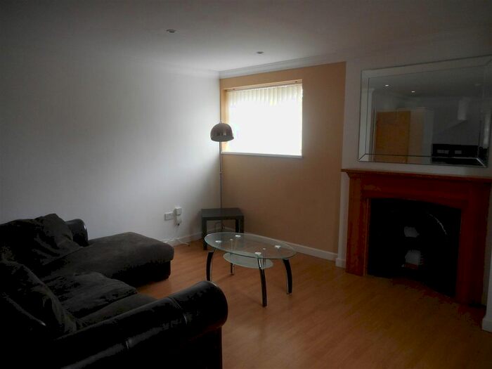 3 Bedroom Flat To Rent In Richmond Road, Cathays, Cardiff, CF24