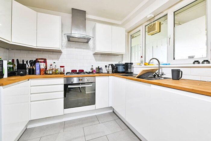 1 Bedroom Flat For Sale In Estcourt Road, Fulham, London, SW6