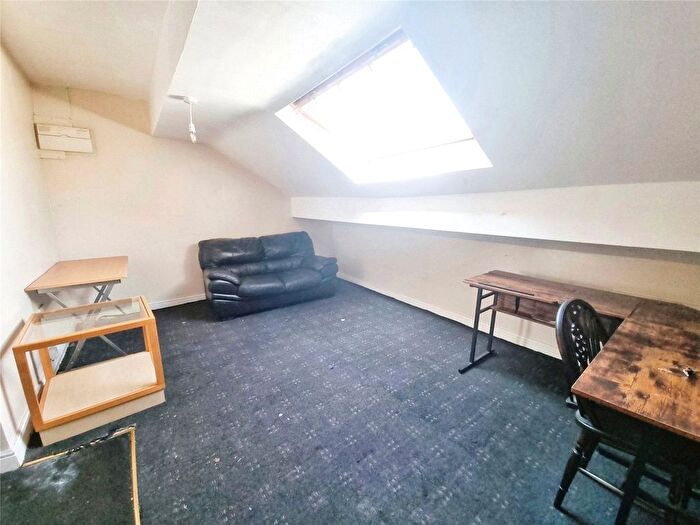 2 Bedroom Flat To Rent In Cavendish Street, Keighley, West Yorkshire, BD21