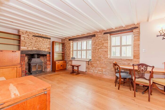2 Bedroom Cottage To Rent In Park Street, Charlbury, OX7