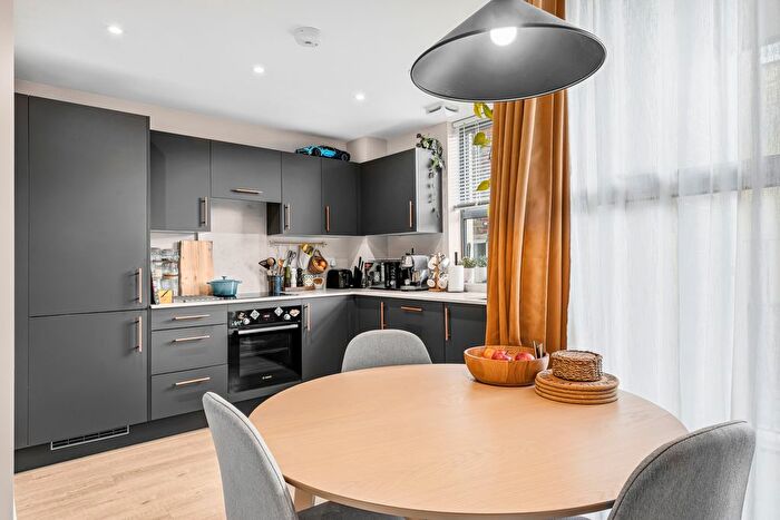 1 Bedroom Flat For Sale In Riverside Place, Kingston Upon Thames, KT1