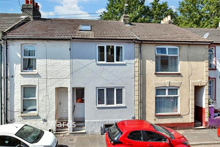 4 Bedroom Terraced House For Sale In Hartington Street, Chatham, Kent, ME4
