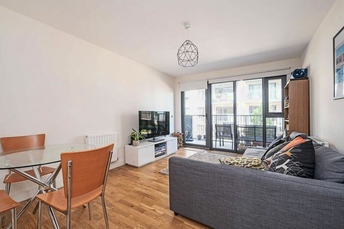 3 Bedroom Flat To Rent In Green Lanes Walk, Finsbury Park, London, N4