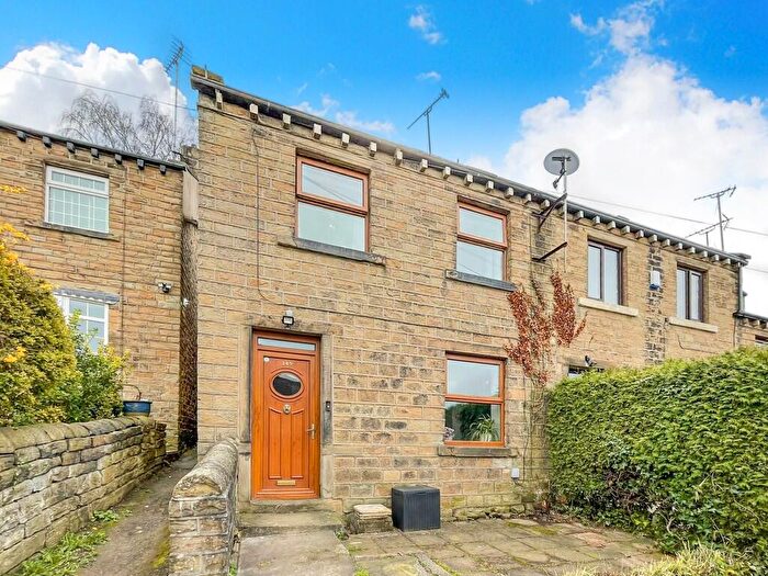 2 Bedroom Cottage For Sale In Penistone Road, Kirkburton, HD8