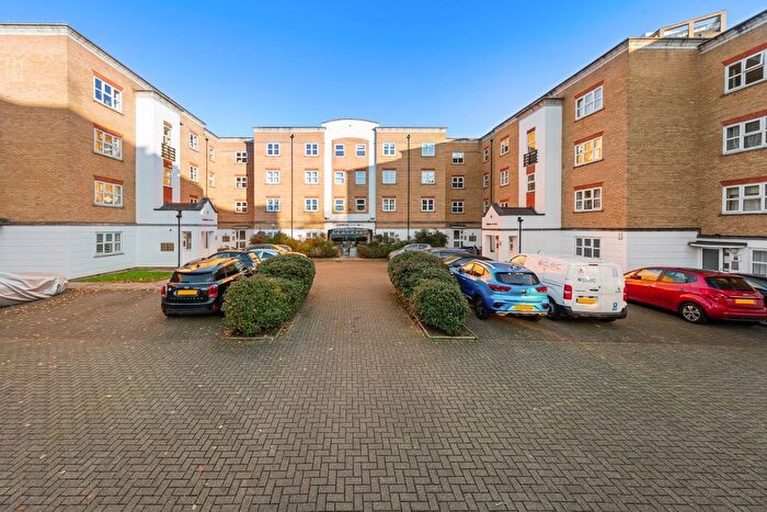 2 Bedroom Flat For Sale In Glaisher Street, London, SE8
