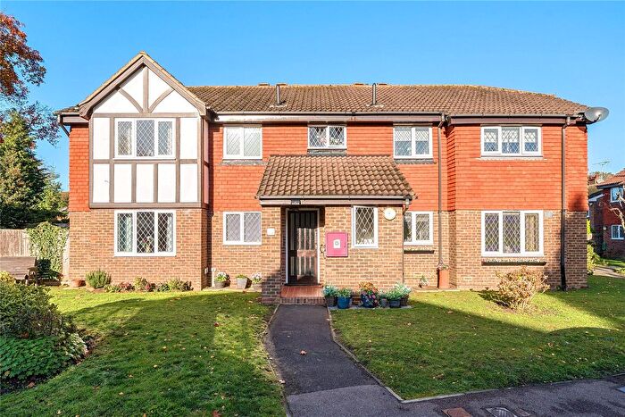 2 Bedroom Flat For Sale In Chartwell Drive, Farnborough Village, BR6