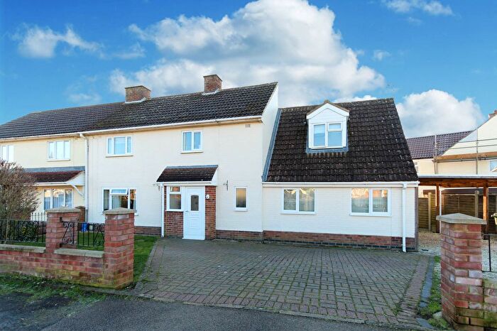 4 Bedroom Semi-Detached House For Sale In Park Street, Wollaston, Wellingborough, NN29