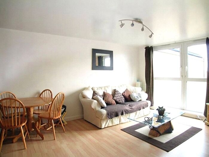 3 Bedroom Semi-Detached House To Rent In Meadow Hill, New Malden, KT3