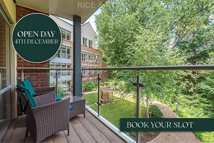 2 Bedroom Flat For Sale In Austin Place, Weybridge, KT13