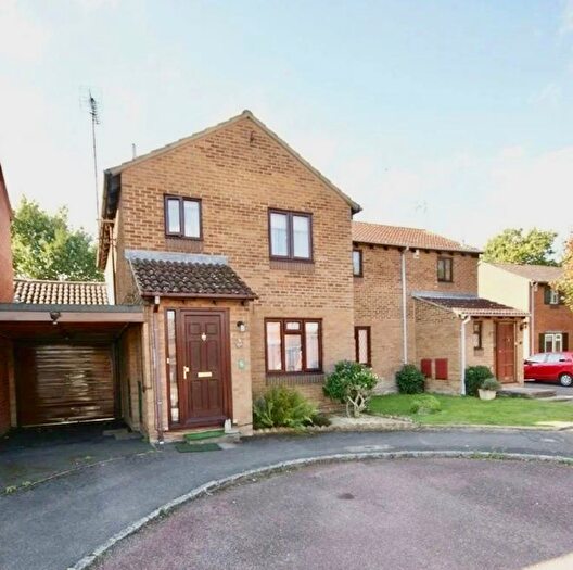 3 Bedroom Semi-Detached House To Rent In Mawbray Close, Reading, RG6
