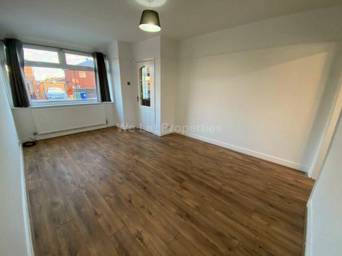 2 Bedroom House To Rent In Thornhill Road, Droylsden, M43
