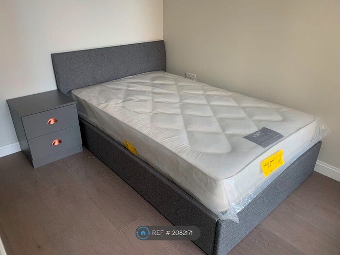 Studio To Rent In Gasholder Place, London, SE11