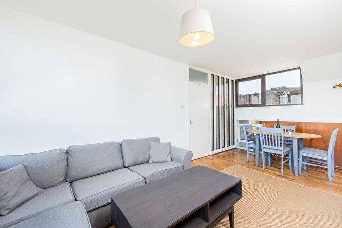 3 Bedroom Flat To Rent In Tachbrook Street, London, SW1V