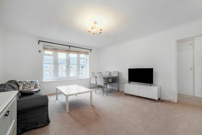 2 Bedroom Flat To Rent In Addiscombe Road, Croydon, CR0