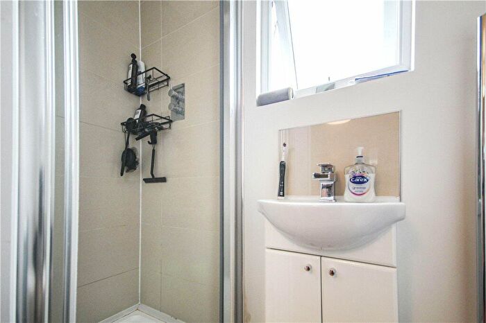 1 Bedroom Apartment For Sale In Guildford Street, Chertsey, Surrey, KT16