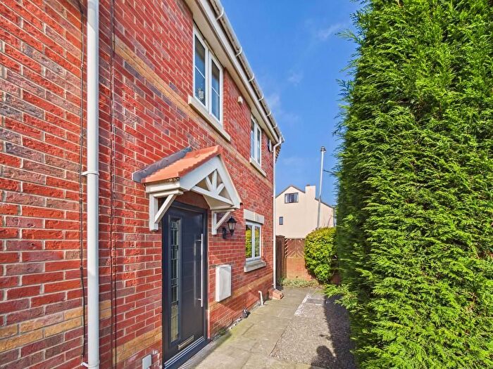3 Bedroom End Of Terrace House For Sale In Featherstone Drive, Featherstone, Pontefract, WF7