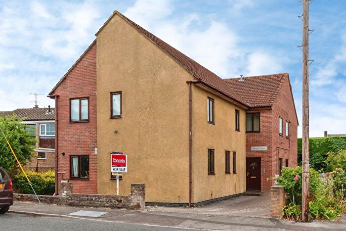 2 Bedroom Flat For Sale In Canal Road, Trowbridge, BA14