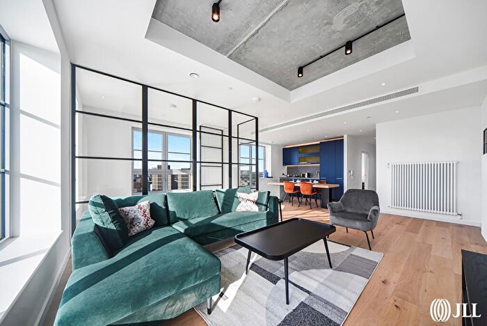 2 Bedroom Apartment To Rent In Douglass Tower, Good Luck Hope, E14