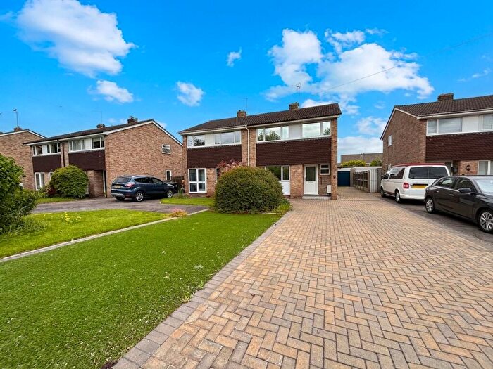 3 Bedroom Semi-Detached House For Sale In Knapp Road, Thornbury, BS35